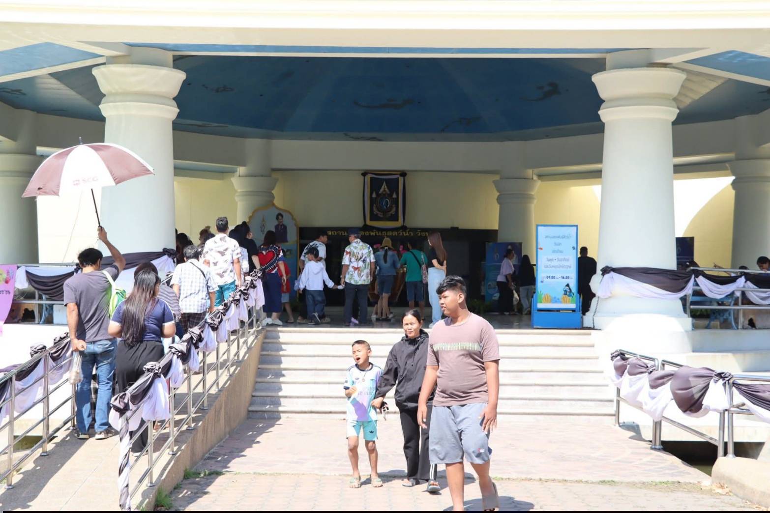 title - เที่ยวอยุธยา อย่าลืมแวะเข้ามาชมงานศิลปหัตถกรรมและงานศิลป์ ที่ ศูนย์ส่งเสริมและพัฒนาพัฒนาอาชีพเสริมนอกภาคการเกษตร (ศูนย์ศิลปาชีพบางไทรฯ (เดิม))